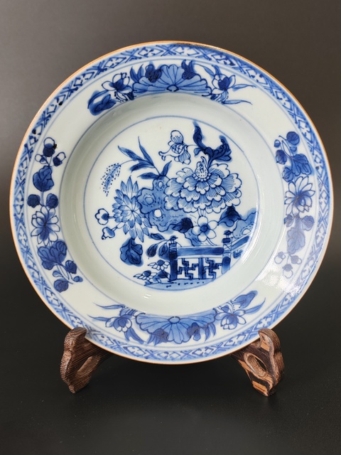 古玩陶瓷青花花卉紋折沿盤真品鑒賞圖