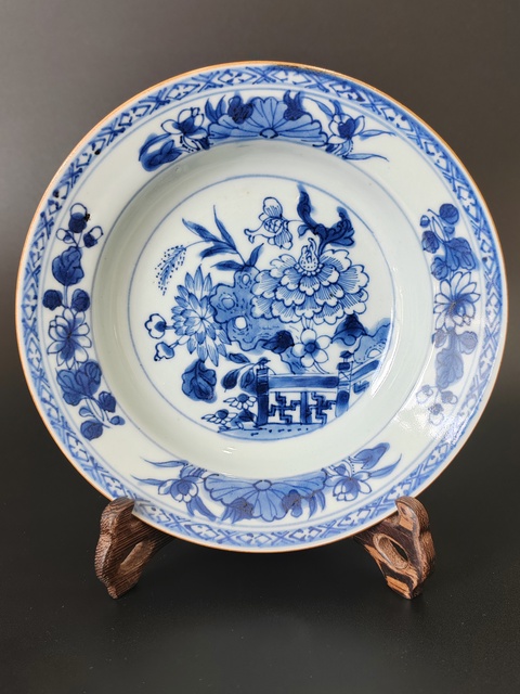 古玩陶瓷青花花卉紋折沿盤真品鑒賞圖