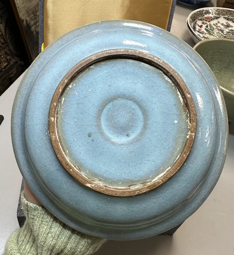 古玩陶瓷金鈞窯天藍釉折沿盤真品鑒賞圖