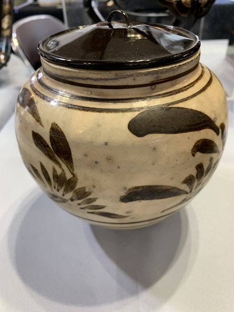 古玩陶瓷褐彩罐真品鑒賞圖