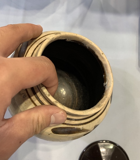 古玩陶瓷褐彩罐真品鑒賞圖