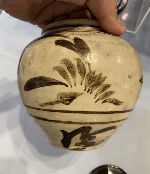 古玩陶瓷褐彩罐真品鑒賞圖