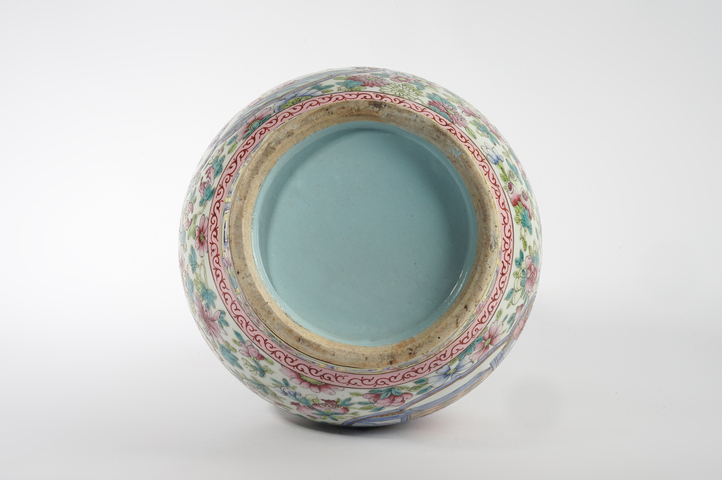 古玩陶瓷清晚期·粉彩花卉紋開窗人物故事紋葫蘆瓶真品鑒賞圖