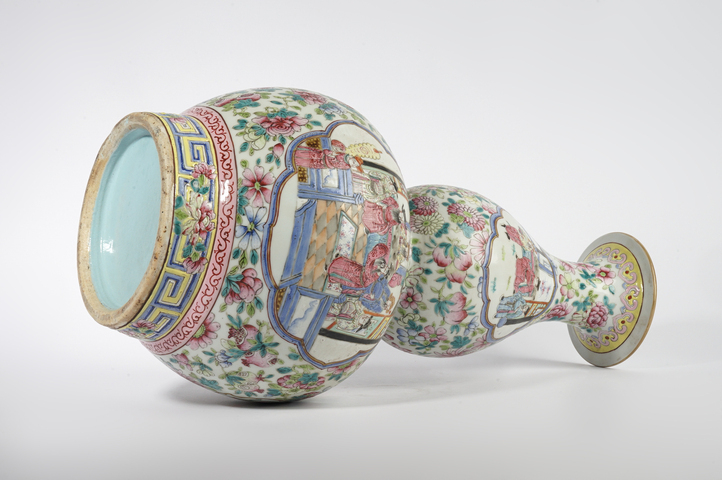 古玩陶瓷清晚期·粉彩花卉紋開窗人物故事紋葫蘆瓶真品鑒賞圖