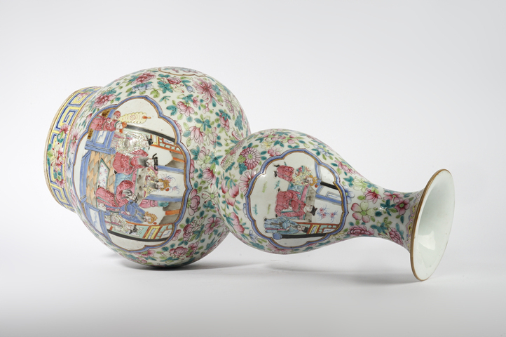 古玩陶瓷清晚期·粉彩花卉紋開窗人物故事紋葫蘆瓶真品鑒賞圖