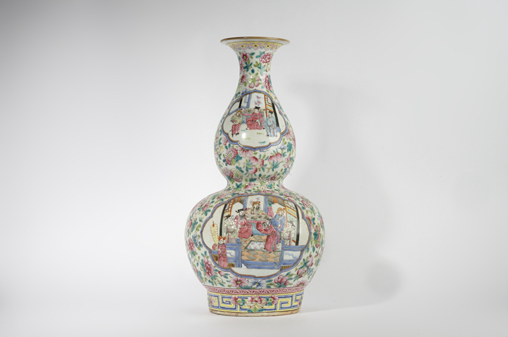 古玩陶瓷清晚期·粉彩花卉紋開窗人物故事紋葫蘆瓶真品鑒賞圖