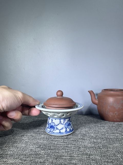 古玩陶瓷晚清民國.青花鏤空花卉紋蓋置拍賣,當前價格266元