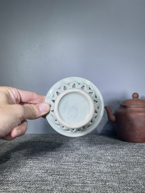 古玩陶瓷晚清民國.青花鏤空花卉紋蓋置拍賣,當前價格266元