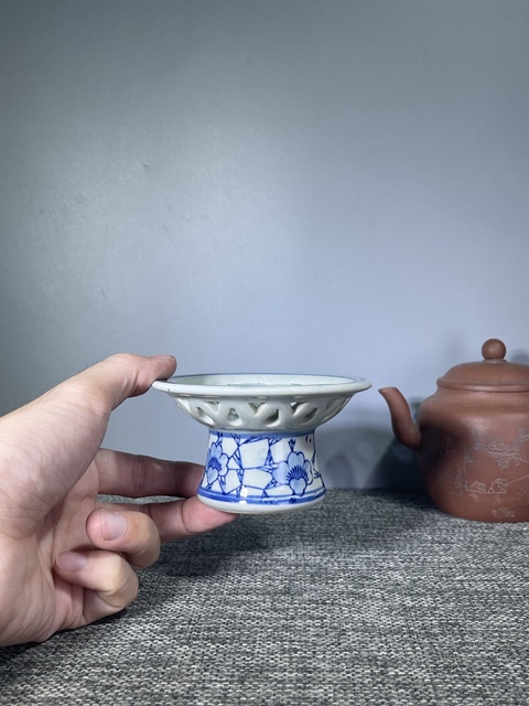 古玩陶瓷晚清民國.青花鏤空花卉紋蓋置拍賣,當前價格266元