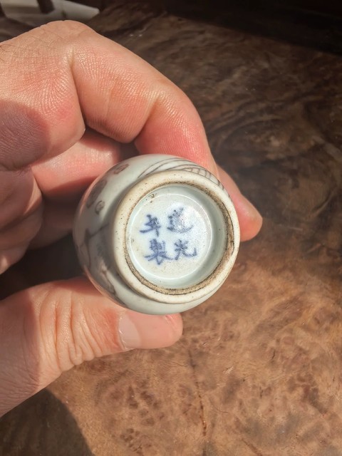 古玩陶瓷釉里紅人物鼻煙壺真品鑒賞圖