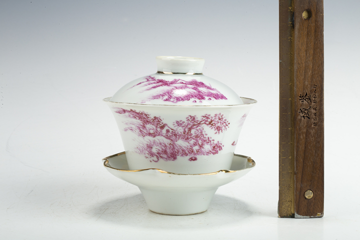 古玩陶瓷民國·胭脂紅彩山水紋三才蓋碗拍賣，當前價格1888元