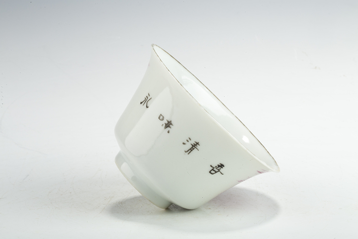 古玩陶瓷民國·胭脂紅彩山水紋三才蓋碗拍賣，當前價格1888元