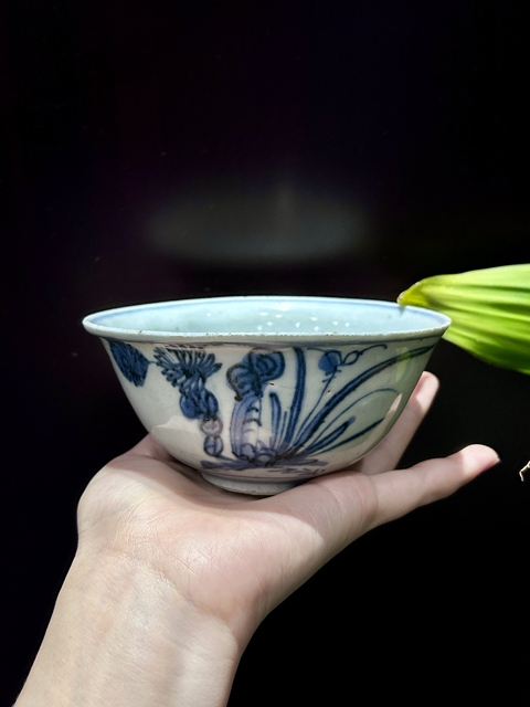 古玩陶瓷青花花卉紋碗真品鑒賞圖