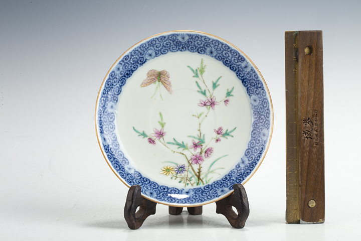 古玩陶瓷民國(guó)·青花粉彩蝶戀花紋盤真品鑒賞圖