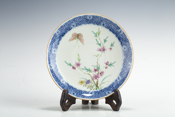 古玩陶瓷民國(guó)·青花粉彩蝶戀花紋盤真品鑒賞圖