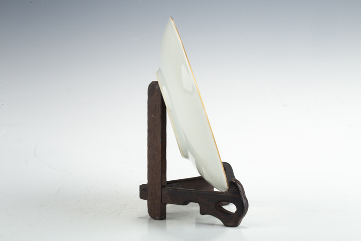 古玩陶瓷民國(guó)·青花粉彩蝶戀花紋盤真品鑒賞圖