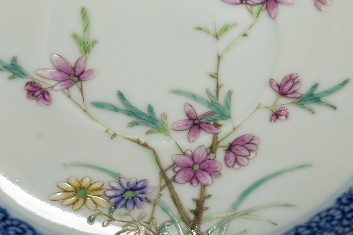 古玩陶瓷民國(guó)·青花粉彩蝶戀花紋盤真品鑒賞圖