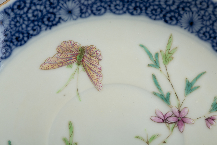 古玩陶瓷民國(guó)·青花粉彩蝶戀花紋盤真品鑒賞圖