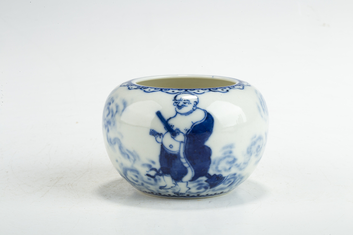 古玩陶瓷民國·“雍正年制”青花羅漢紋水盂真品鑒賞圖