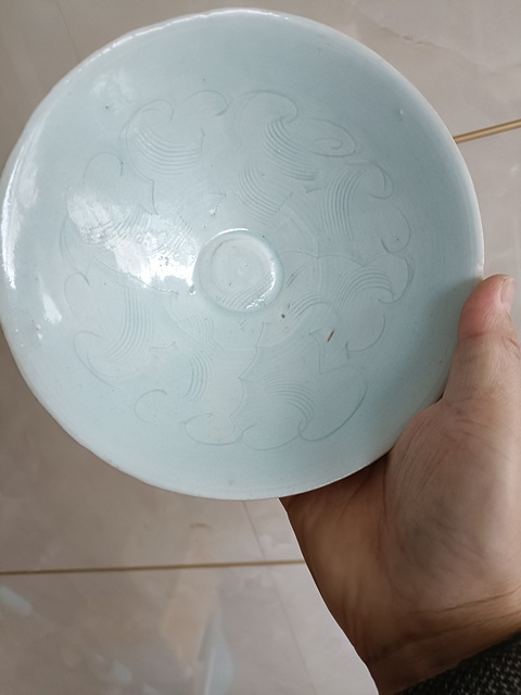 古玩陶瓷館藏級精品南宋湖田窯湖水藍釉刻花斗笠大賞碗拍賣，當前價格9800元