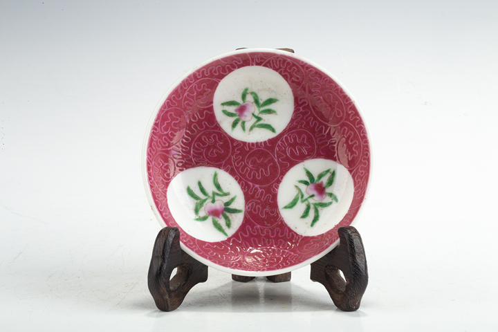 古玩陶瓷民國·胭脂紅軋道粉彩壽桃紋碟一對拍賣,當(dāng)前價格2199元