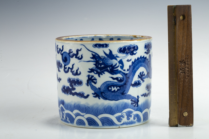 古玩陶瓷清晚·青花龍鳳呈祥紋筆筒真品鑒賞圖