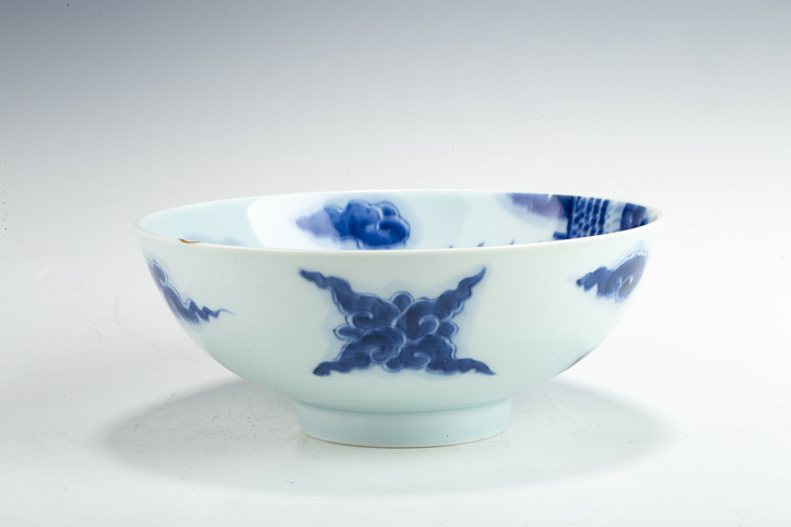 古玩陶瓷清雍正·青花過墻龍紋碗真品鑒賞圖