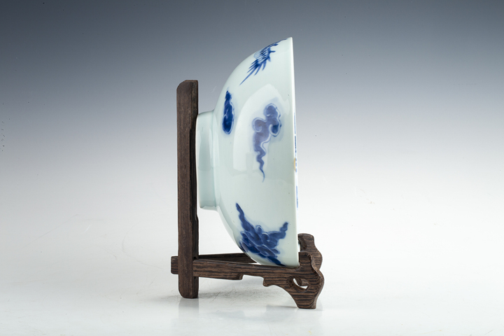 古玩陶瓷清雍正·青花過墻龍紋碗真品鑒賞圖