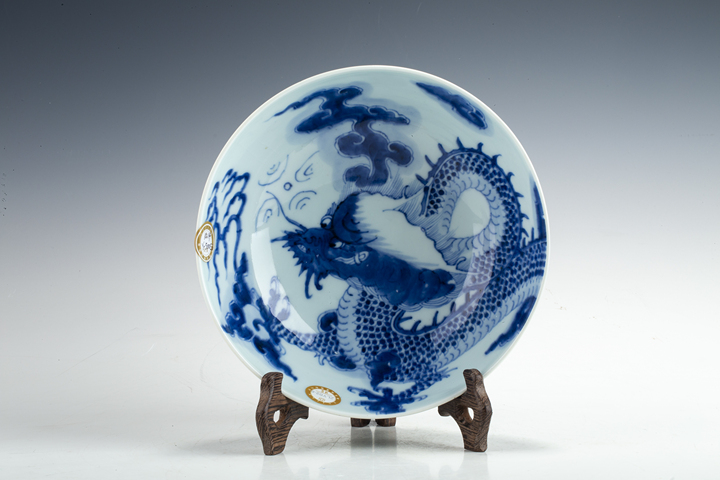 古玩陶瓷清雍正·青花過墻龍紋碗真品鑒賞圖