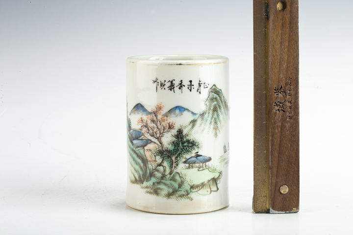 古玩陶瓷民國·粉彩山水紋筆筒真品鑒賞圖