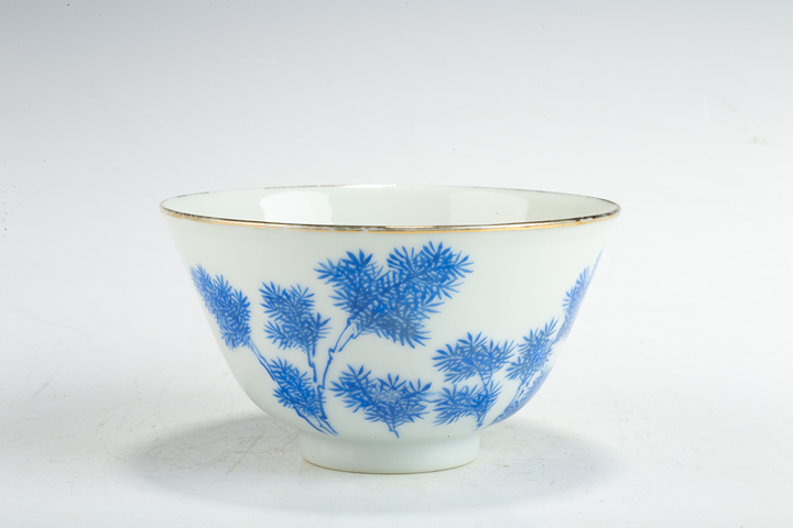 古玩陶瓷民國·藍料彩竹紋碗真品鑒賞圖