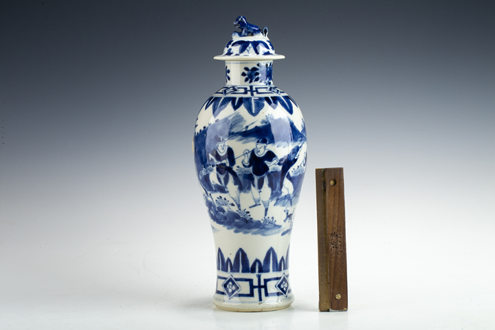 古玩陶瓷清晚·青花人物圖獅鈕蓋瓶拍賣，當(dāng)前價格5888元