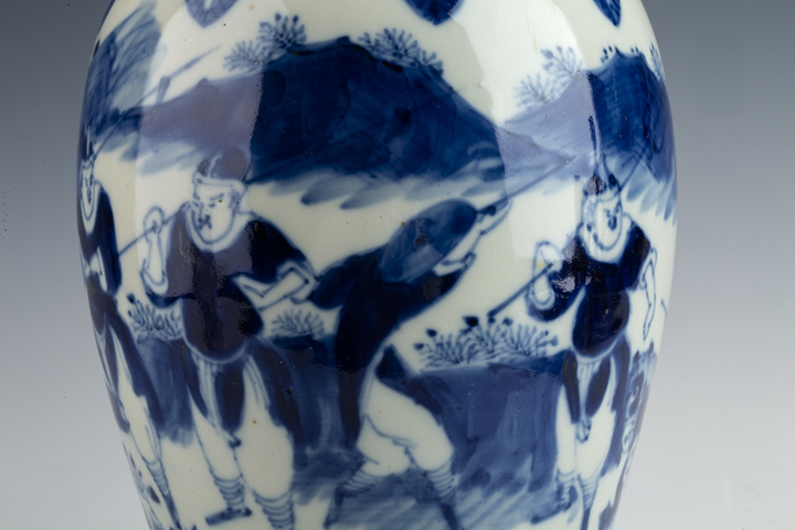 古玩陶瓷清晚·青花人物圖獅鈕蓋瓶拍賣，當(dāng)前價格5888元