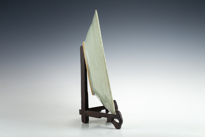 古玩陶瓷清中·豆青釉青花五福捧壽紋盤真品鑒賞圖