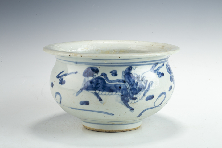 古玩陶瓷清早·青花獅子繡球紋香爐真品鑒賞圖