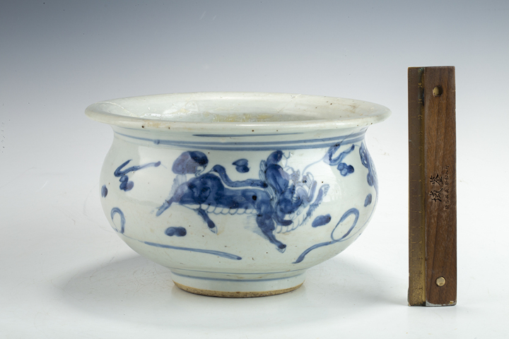 古玩陶瓷清早·青花獅子繡球紋香爐真品鑒賞圖