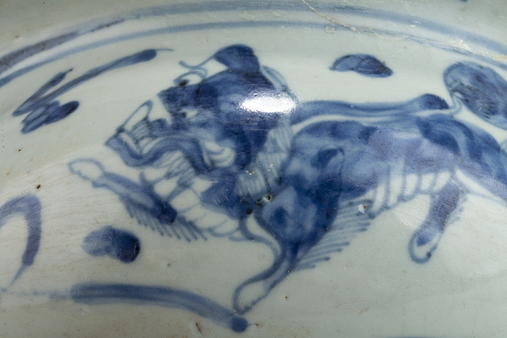 古玩陶瓷清早·青花獅子繡球紋香爐真品鑒賞圖