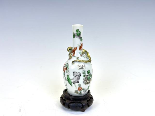 古玩陶瓷清晚·五彩花卉描金魑龍瓶真品鑒賞圖