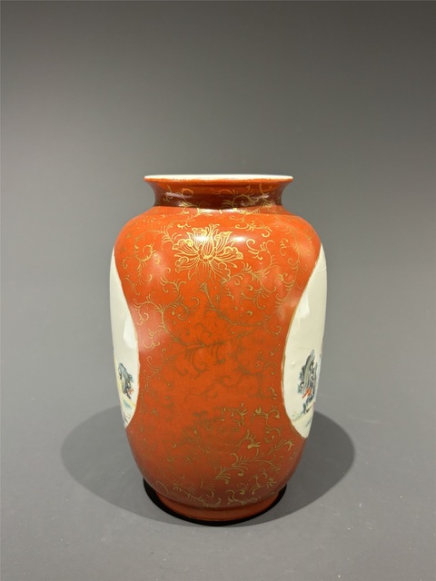 古玩陶瓷珊瑚紅釉描金開光粉彩人物紋燈籠瓶真品鑒賞圖