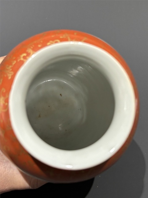 古玩陶瓷珊瑚紅釉描金開光粉彩人物紋燈籠瓶真品鑒賞圖