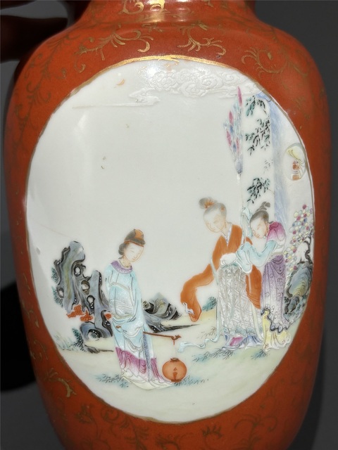 古玩陶瓷珊瑚紅釉描金開光粉彩人物紋燈籠瓶真品鑒賞圖