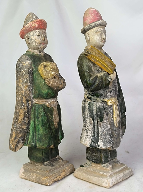 古玩陶瓷明三彩人物侍者俑真品鑒賞圖