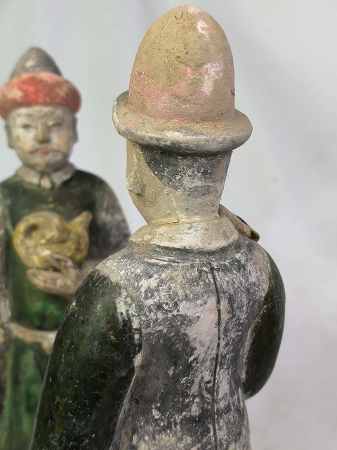 古玩陶瓷明三彩人物侍者俑真品鑒賞圖