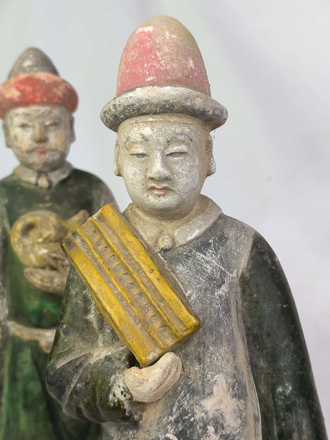 古玩陶瓷明三彩人物侍者俑真品鑒賞圖
