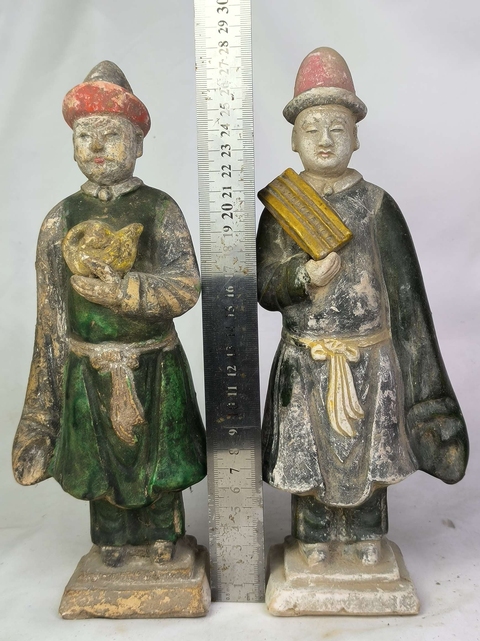 古玩陶瓷明三彩人物侍者俑真品鑒賞圖