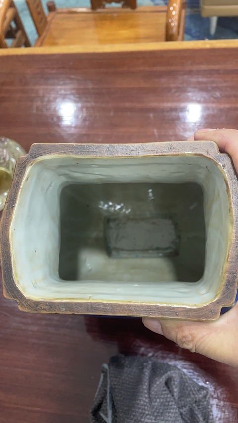 古玩陶瓷霽藍釉六方貫耳瓶真品鑒賞圖