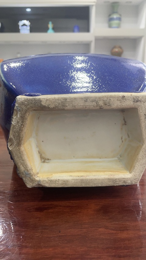 古玩陶瓷霽藍釉六方貫耳瓶真品鑒賞圖