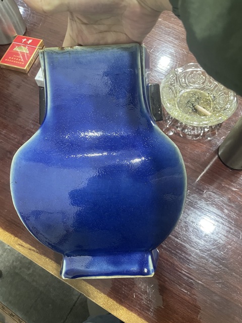 古玩陶瓷霽藍釉六方貫耳瓶真品鑒賞圖