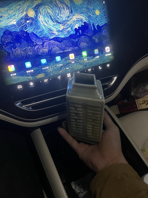 古玩陶瓷青釉八卦紋菱型瓶真品鑒賞圖