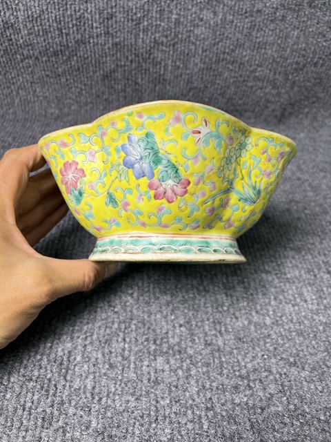古玩陶瓷內松石綠釉外黃地粉彩花卉紋供碗拍賣,當前價格3288元